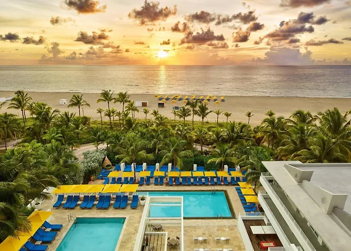 Miami Beach hotels near Art Deco Historic District
