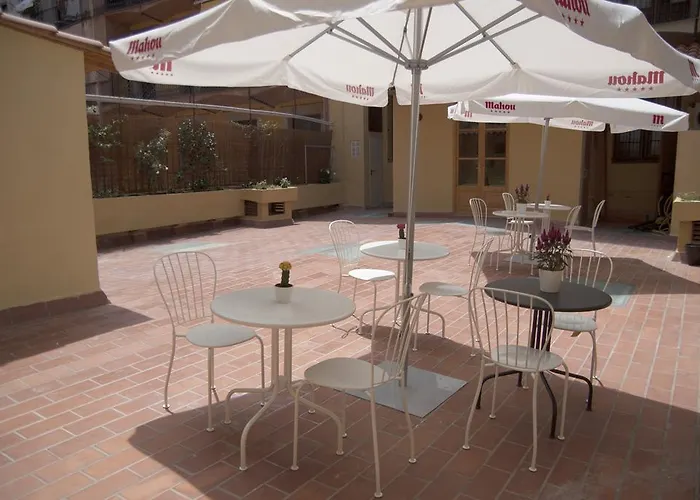 Cheap hotel: Bcn Home Guest House