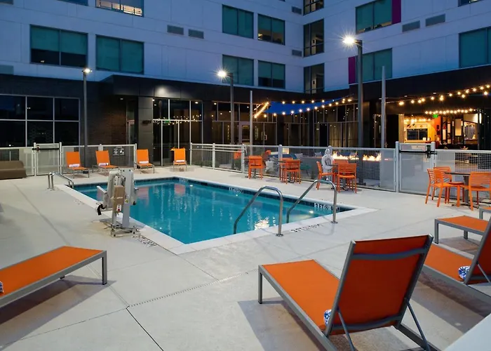 Pet Friendly hotel: Aloft Charlotte Airport