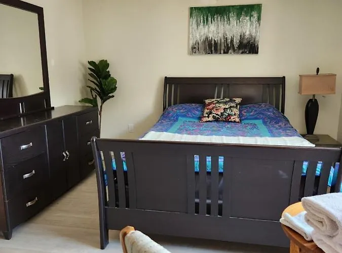 Vacation rental: Elmwood Stay