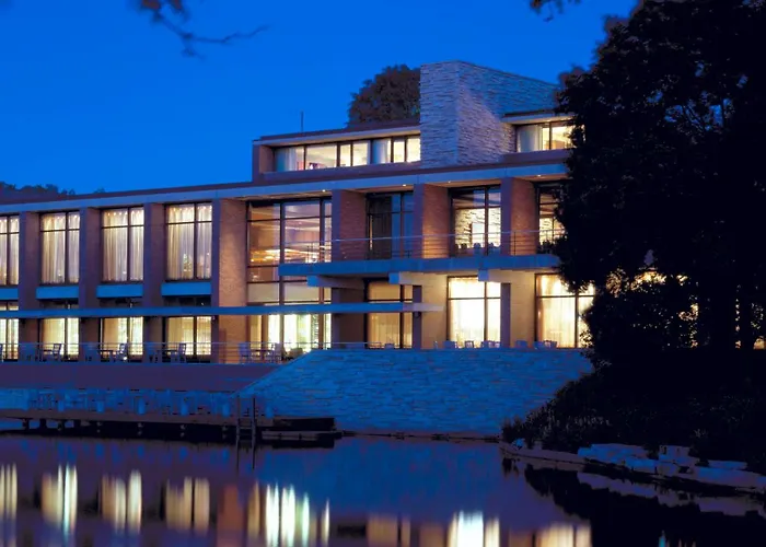 Hotel with pool: Hyatt Lodge Oak Brook Chicago