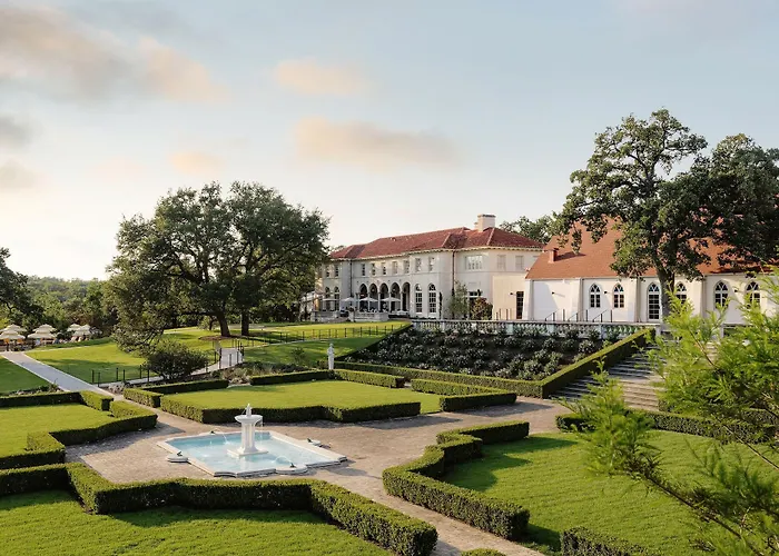 Luxury hotel only: Commodore Perry Estate, Auberge Collection