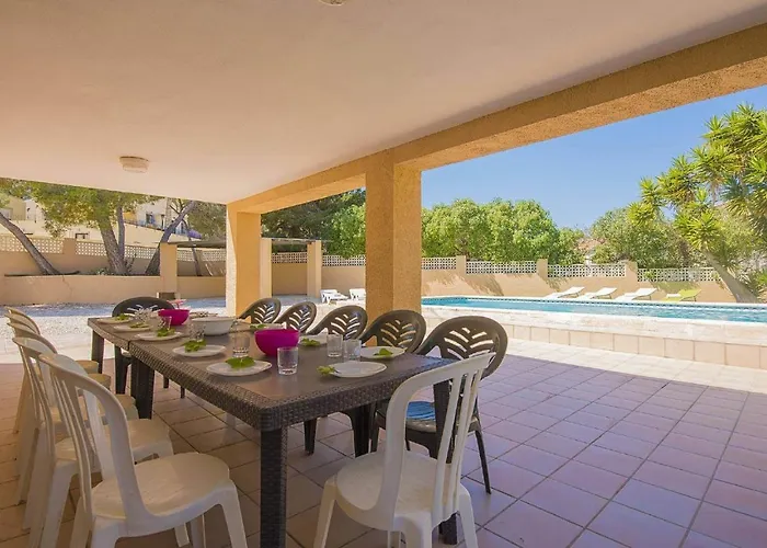 Hotel near College: Villa Bernia - Plusholidays