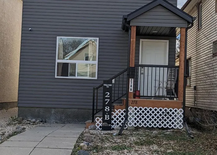 Vacation rental: Elmwood Stay