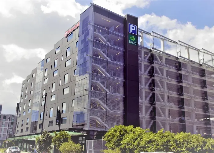 Luxury hotel only: Travelodge Hotel Auckland Wynyard Quarter