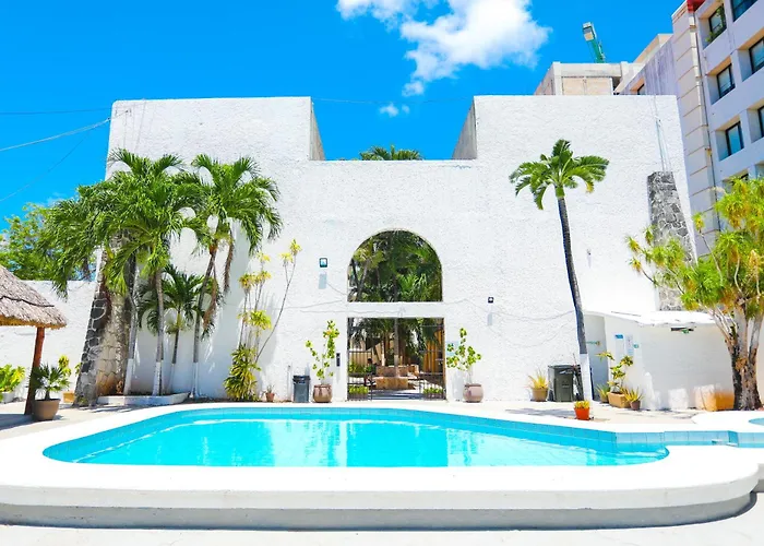 Cancun hotels near House of Culture