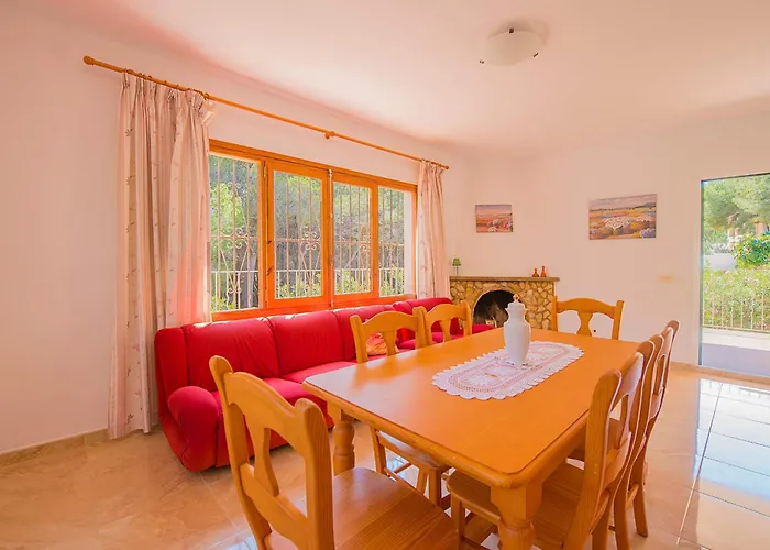 Hotel near College: Villa Bernia - Plusholidays