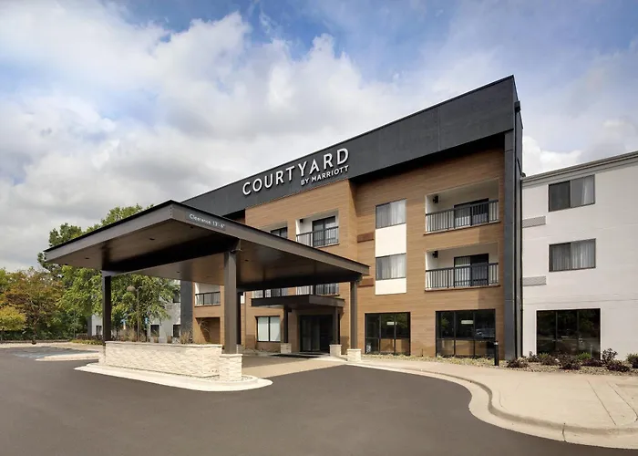 Grand Haven Hotels near Gerald R. Ford International Airport (GRR)