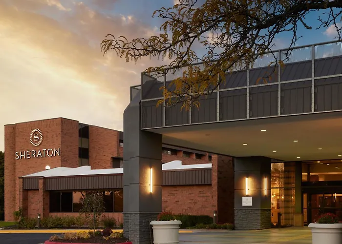 Beach hotel: Sheraton Grand Rapids Airport Hotel