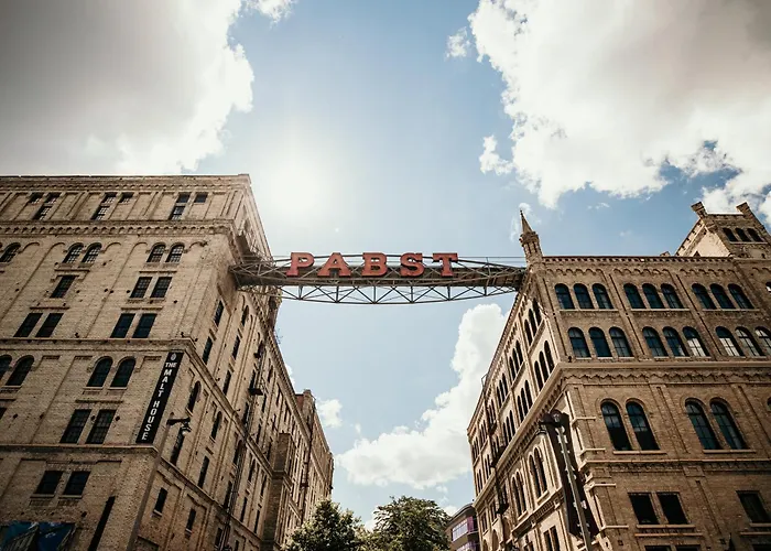 Hotel near College: Brewhouse Inn And Suites