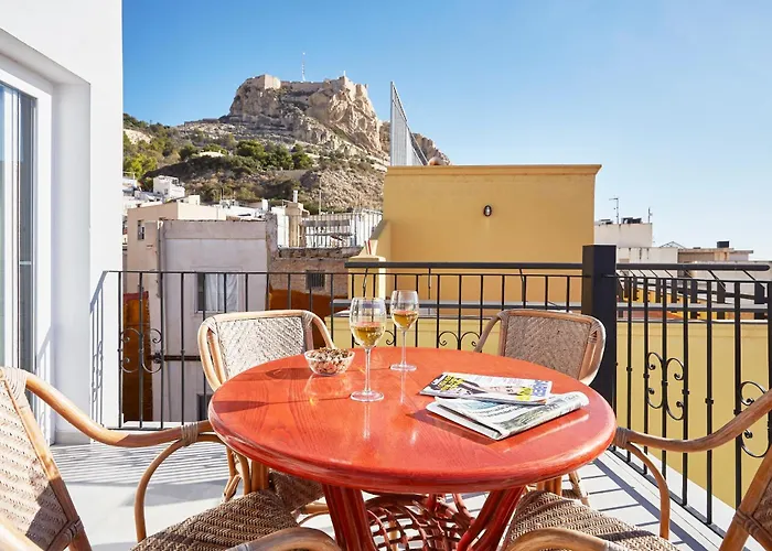 Centraal gelegen hotel: Santa Cruz Alicante Apartamentos