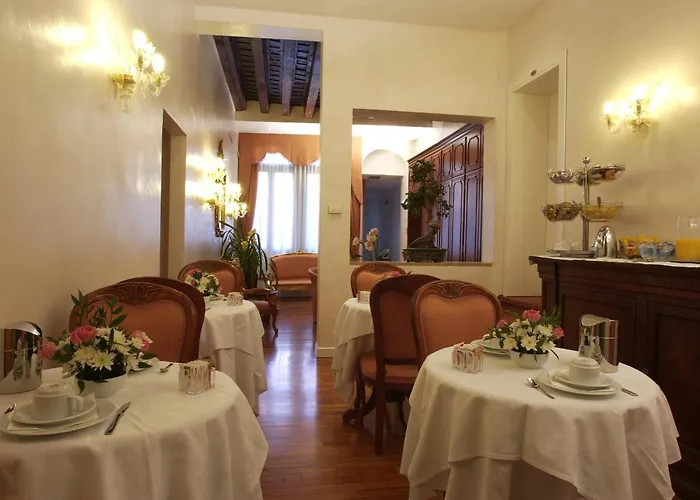 Pet Friendly hotel: Hotel Locanda Canal