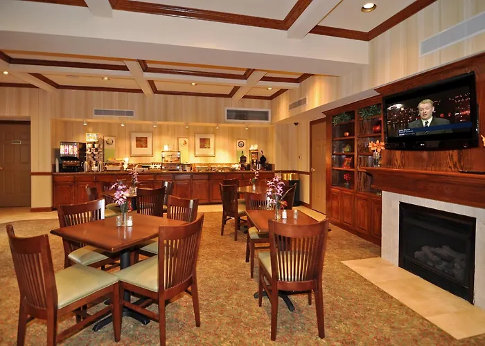 Hotel with pool: Country Inn & Suites By Radisson, Conway, Ar