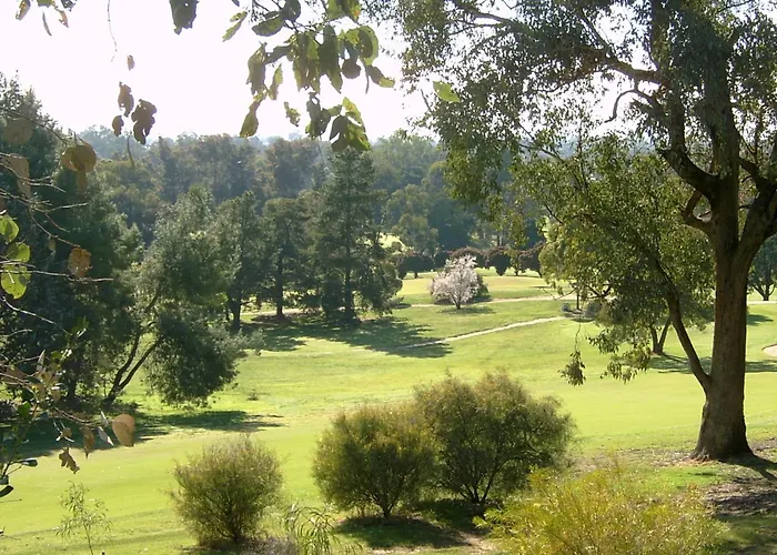 Motel: Commercial Golf Resort