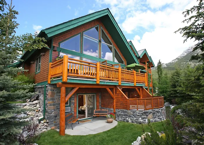 Family Hotel: A Bear And Bison Country Inn
