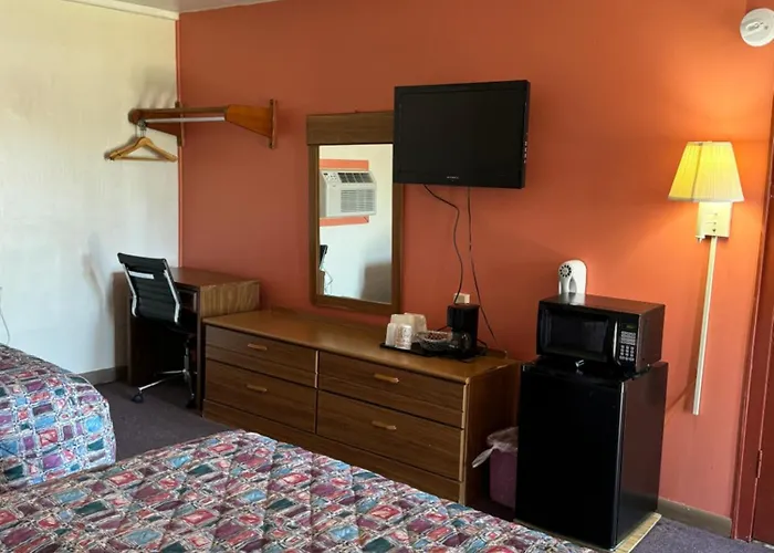 Pet Friendly hotel: Budget Inn - Scottsboro