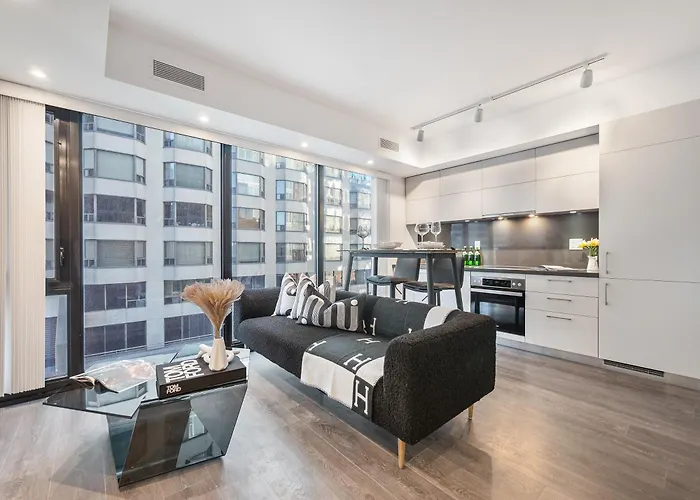 Hotel near College: Yorkville Plaza Suites - Pool & Hot Tub