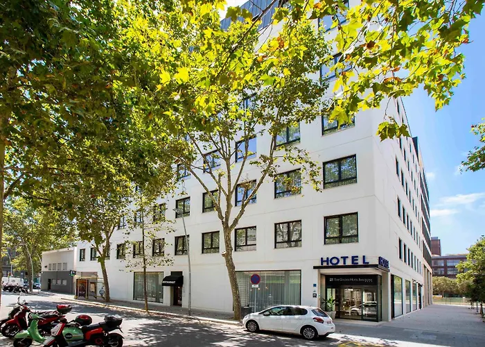 Hotel with pool: Golden Hotel Barcelona