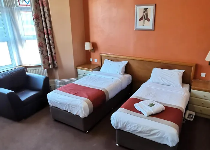 Central hotel: Russell Hotel