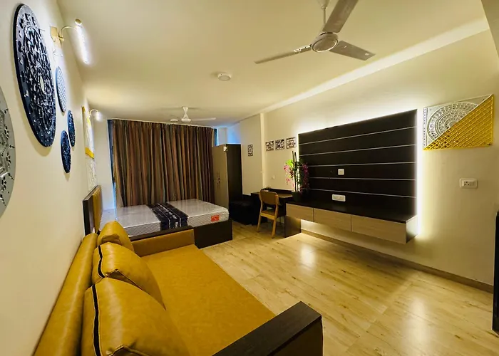 Sheesh Mahal - Family Studio Apt W Pool