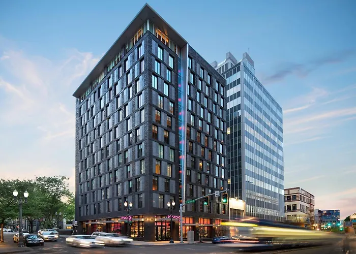 Family Hotel: Moxy Portland Downtown