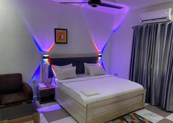 Cheap hotel: Fibis Hotel