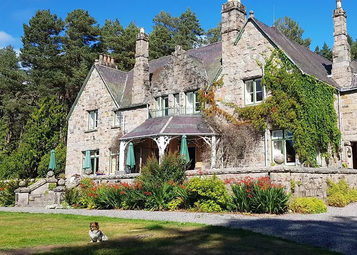 Family Hotel: Cambus O' May Traditional Highland Hotel
