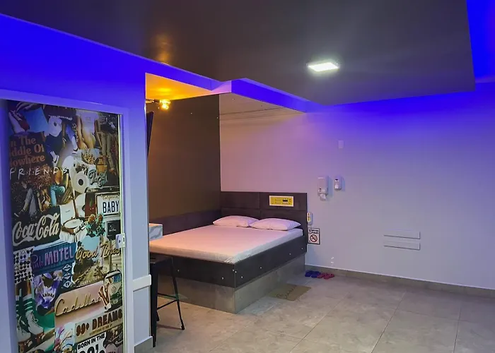 Hotel 3 estrelas: Motel Drive in T - Prolongamento da Avenida Getúlio Vargas fácil acesso ao Shopping Pátio Chapecó