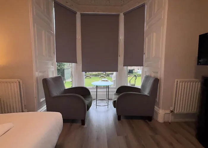 3 star hotel: No6 West Coates