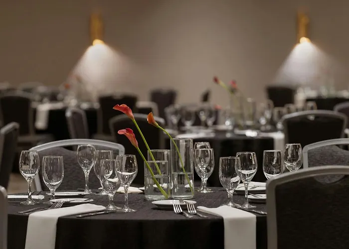 Family Hotel: Renaissance Chicago North Shore Hotel