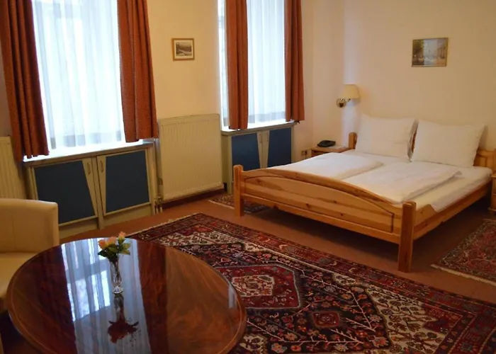 Hotel de 3 estrellas: Hotel Pension Walzerstadt
