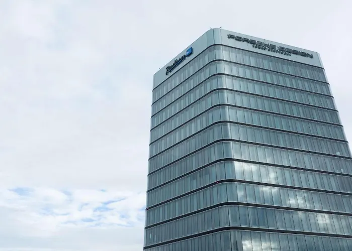 Hotel familiar: Radisson Blu Hotel At Porsche Design Tower Stuttgart