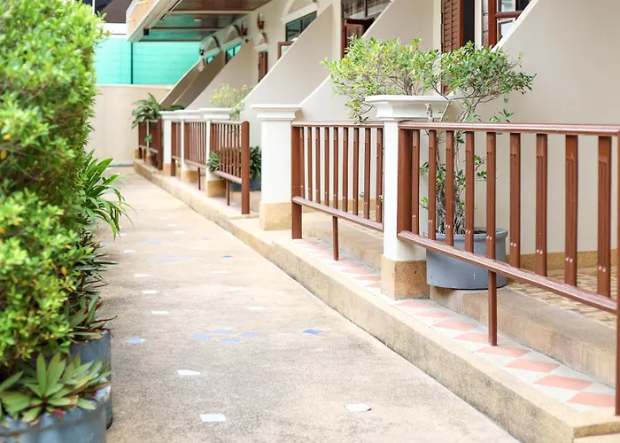 Hotel with view: Tony Resort
