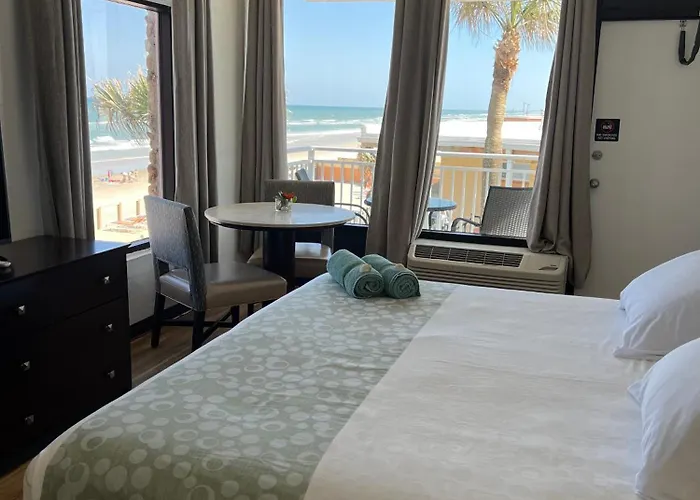 Pet Friendly hotel: Flamingo Inn Beachfront - Daytona Beach