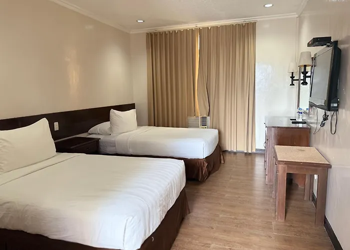 Central hotel: Dottie'S Place Hotel & Restaurant