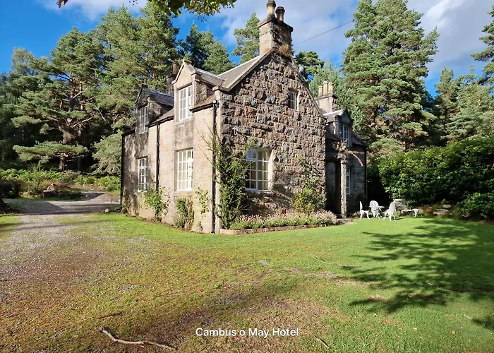 Family Hotel: Cambus O' May Traditional Highland Hotel