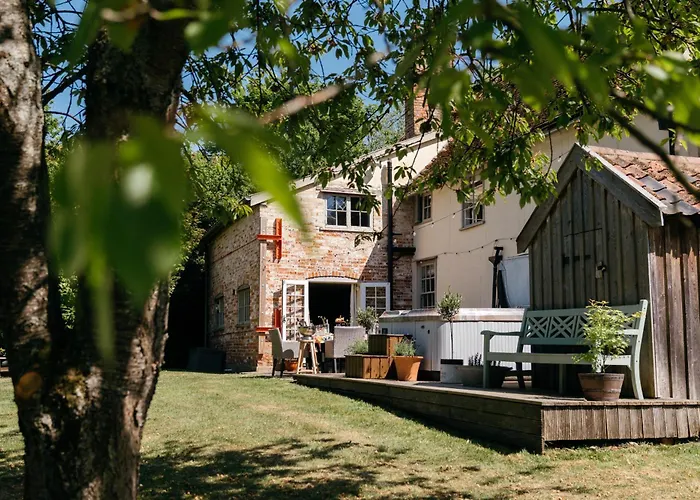 Hotel near College: Retreat East