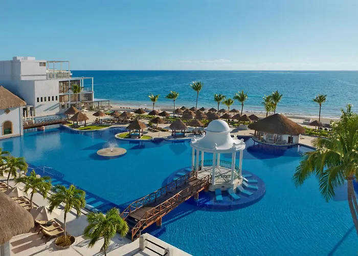Pet Friendly hotel: Dreams Sapphire Resort & Spa