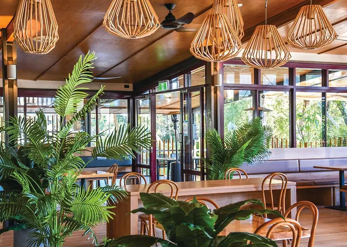 Beach hotel: Kingfisher Bay Resort