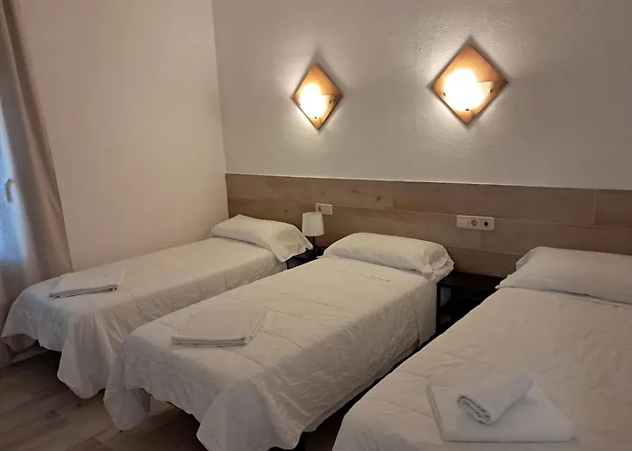 Hotel cerca del colegio: Hostal Casa Torrent
