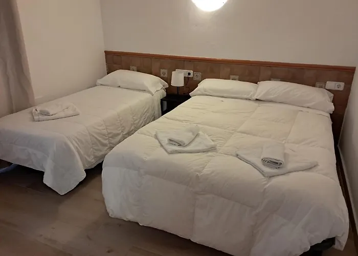 Hotel cerca del colegio: Hostal Casa Torrent