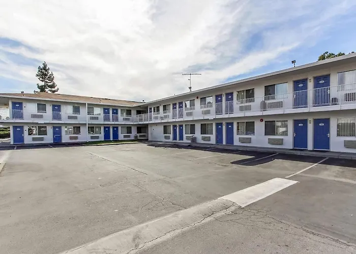 Super 8 By Wyndham Santa Clara