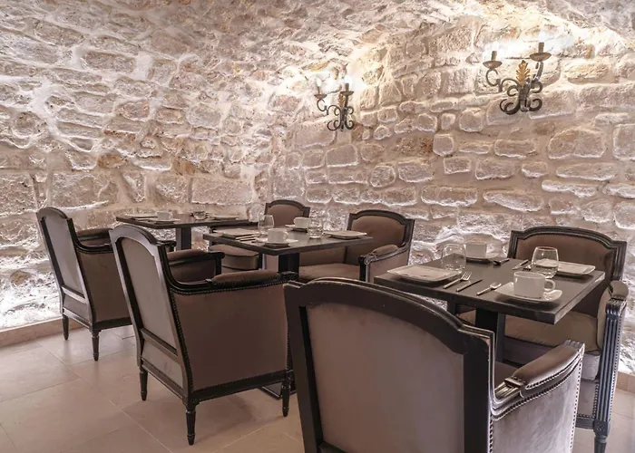 Central hotel: Hotel Saint-Louis Marais
