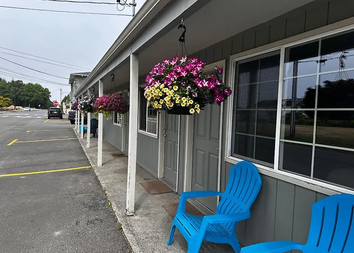 Motel: Coastal Inn And Suites