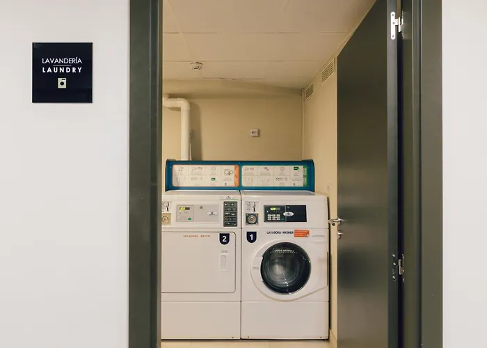 Resort: Palau Suites & Apartments