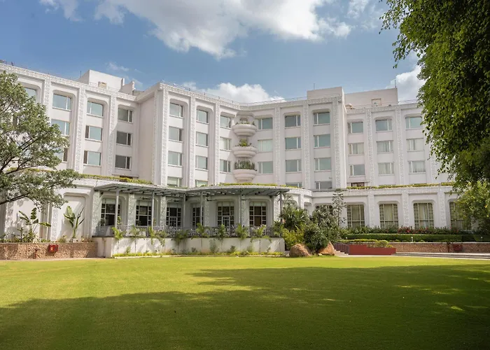 Hotel with Tennis: Taj Deccan