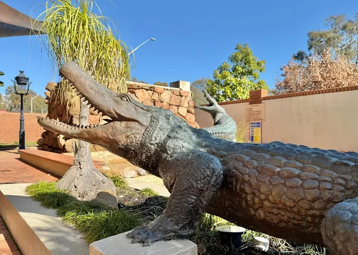 Hotel with pool: Albury Paddlesteamer