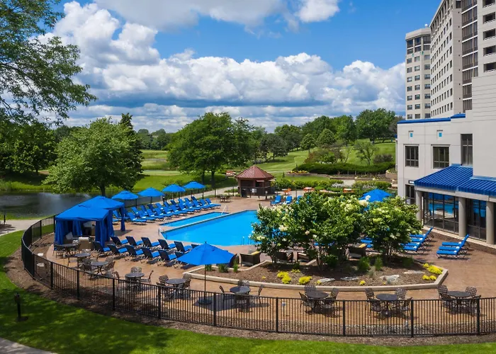Luxury hotel only: Hilton Chicago Oak Brook Hills Resort & Conference Center