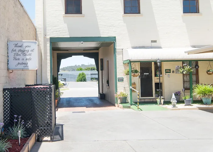 Family Hotel: Elm Court Motel