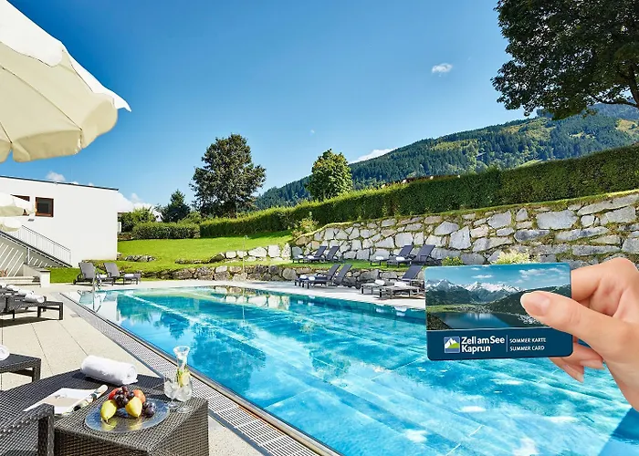 Hotel with pool: Das Alpenhaus Kaprun